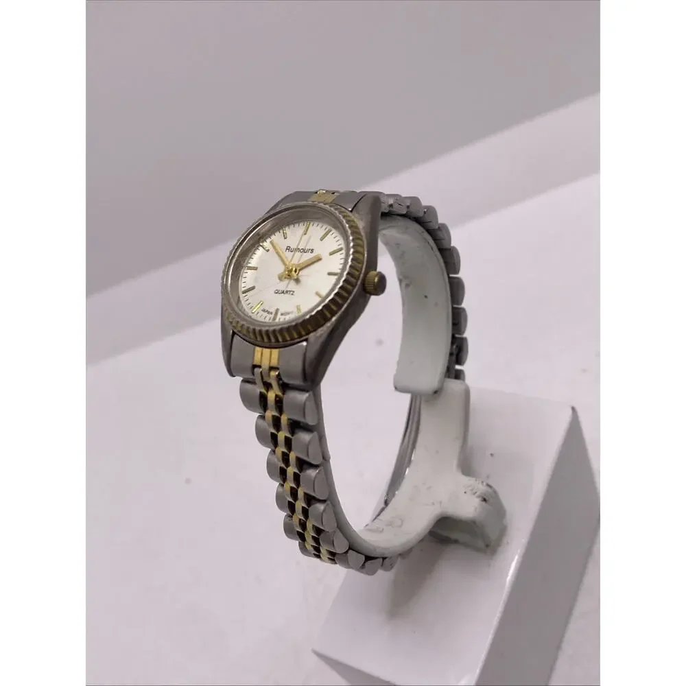 Womens Vintage Silver Tone Watch Works New Battery